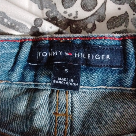 Tommy Hilfiger Boys Size 5 Baggy Fit Light Stonewash Jean - Picture 6 of 6